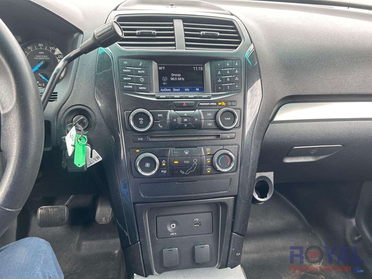 2017-ford-explorer-image-14