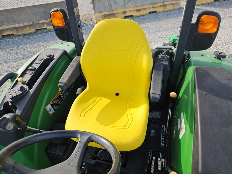 2015-john-deere-4044r-image-9