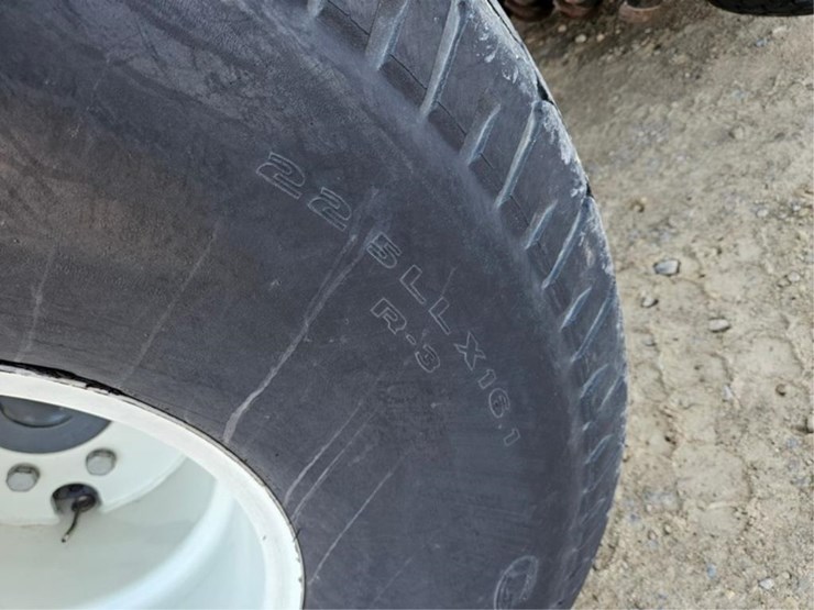 new-holland-tn65-image-41