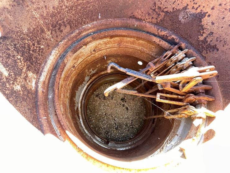 #5939-•-set-of-co-op-18.4-34-clamp-on-duals-image-9