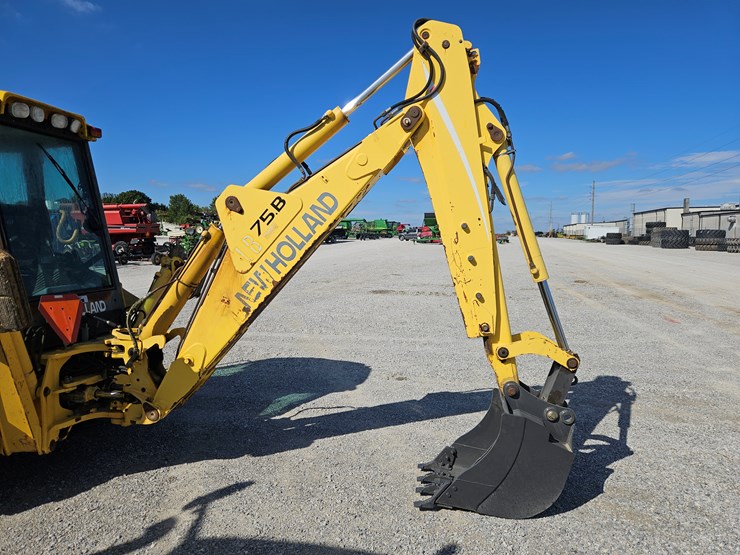 2004-new-holland-lb75b-image-15