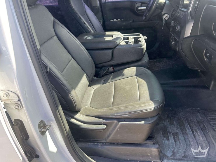 2021-chevrolet-silverado-image-25