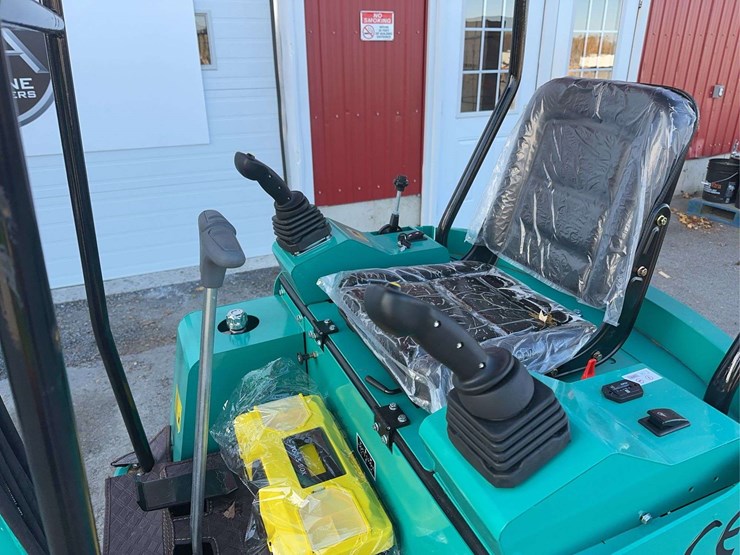 2025-agt-h15z-mini-excavator-image-13