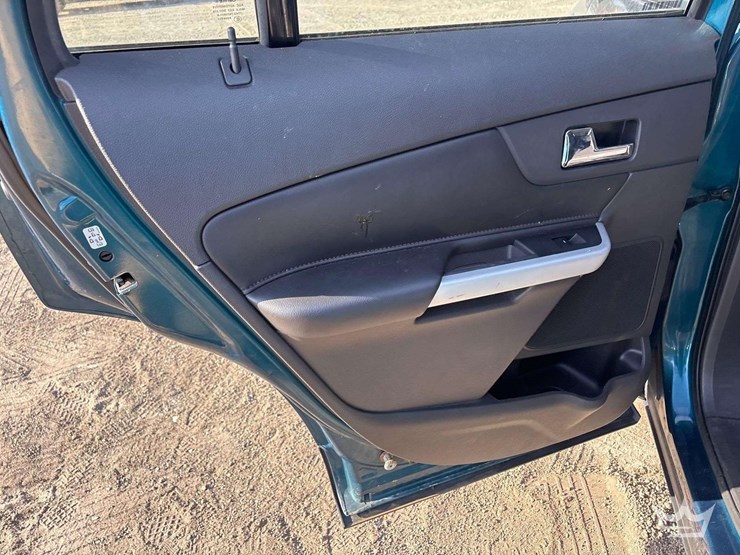 2011-ford-edge-image-17