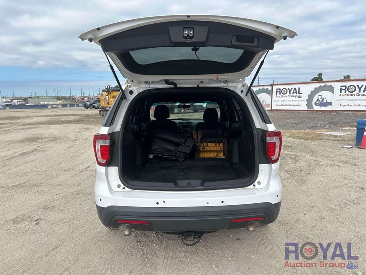 2017-ford-explorer-image-29