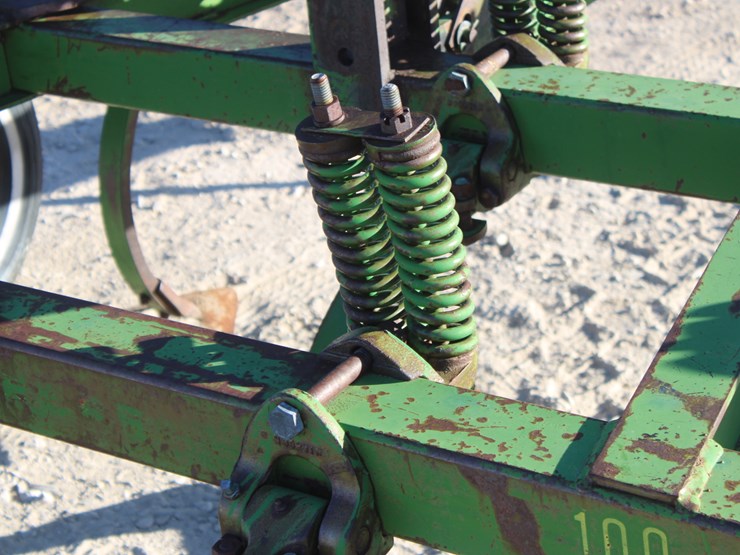 john-deere-100-image-14