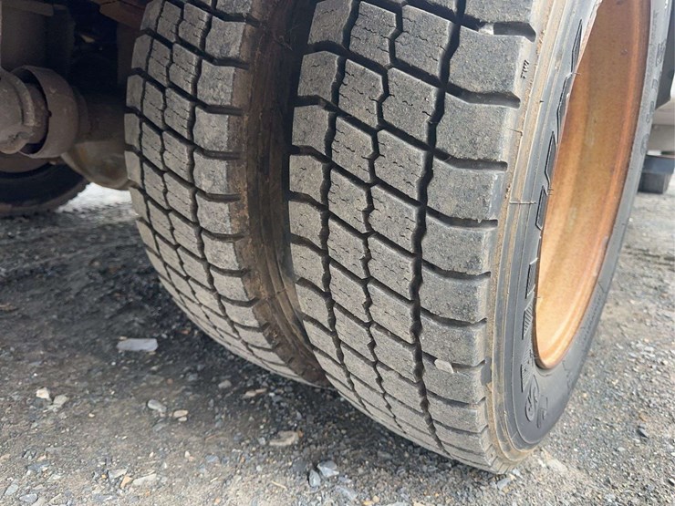 2016-ford-f550-xl-image-11