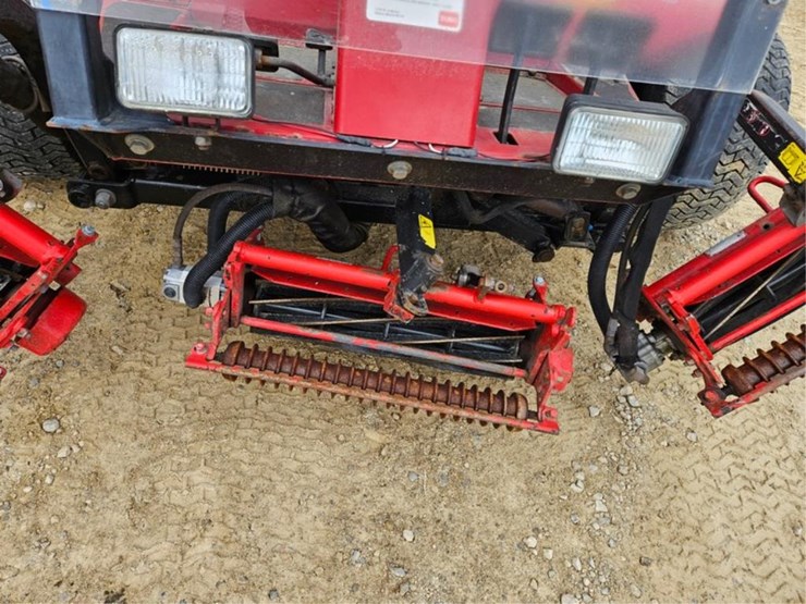 #3133-•-toro-reel-master-5200-fairway-mower-image-10