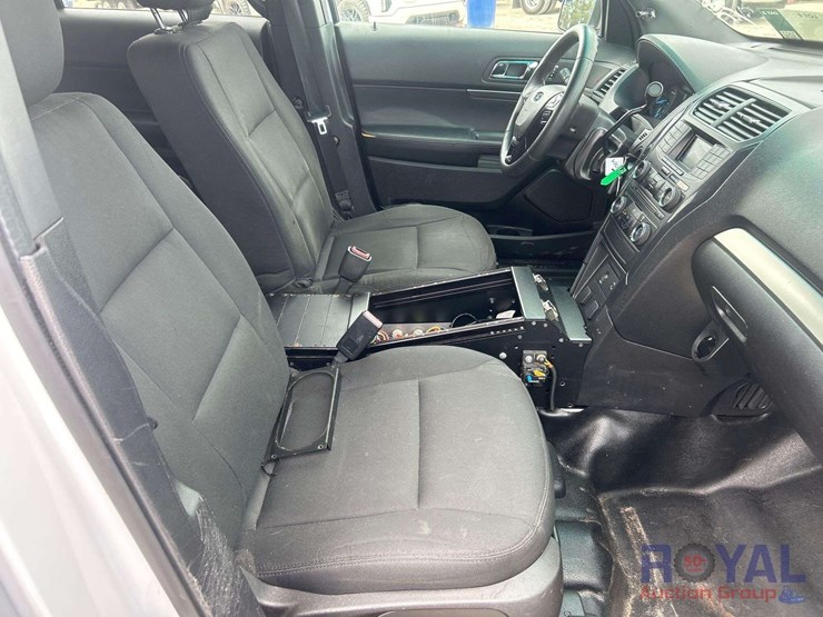 2017-ford-explorer-image-25