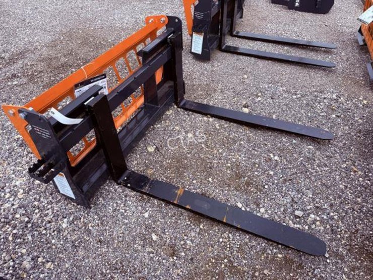 #118-•-land-honor-skid-steer-42"-pallet-forks-image-1