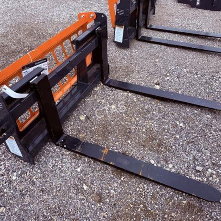 #118 • Land Honor Skid Steer 42" Pallet Forks