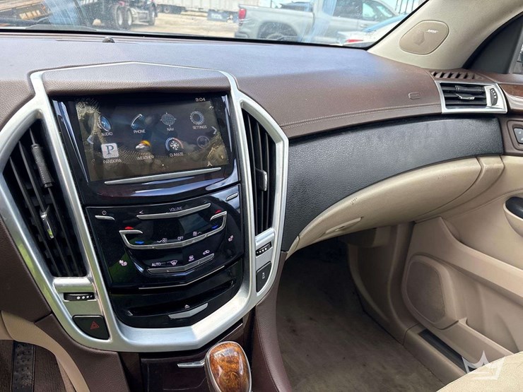 2013-cadillac-srx-image-14