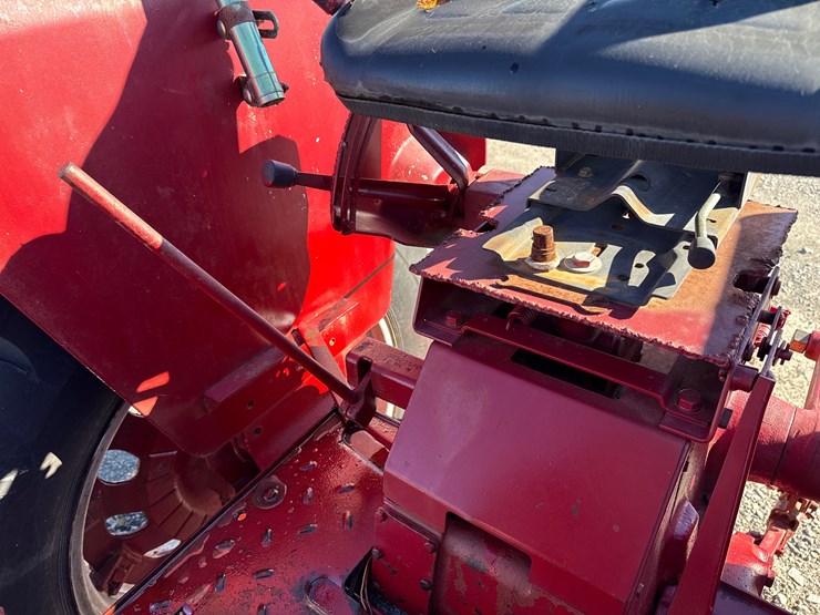 1965-international-706-image-37