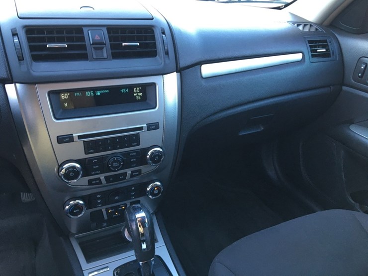 2011-ford-fusion-hybrid-sedan,-image-7