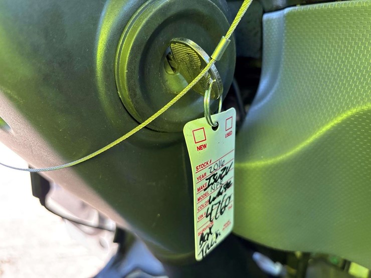 2016-isuzu-npr-image-42