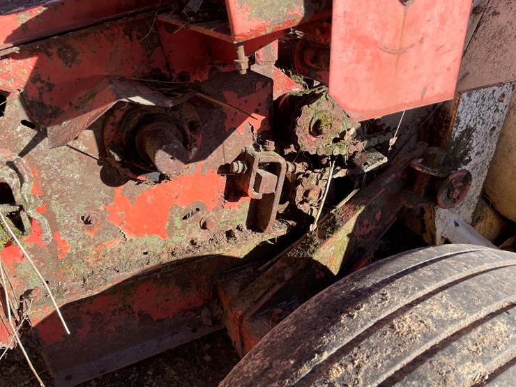 #5920-•-heston-chopper-with-hay-head-image-24