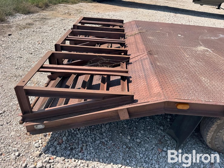 1983-homebuilt-tri/a-flatbed-gooseneck-trailer-image-19