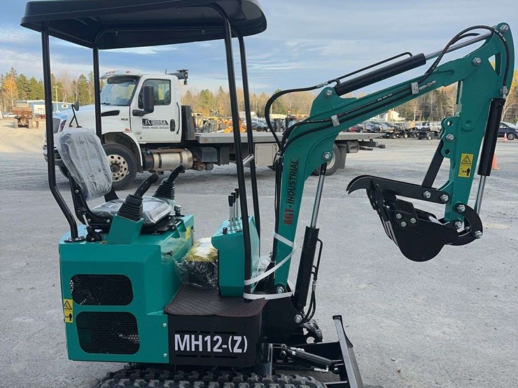 2025-agt-mh12z-mini-excavator-image-4