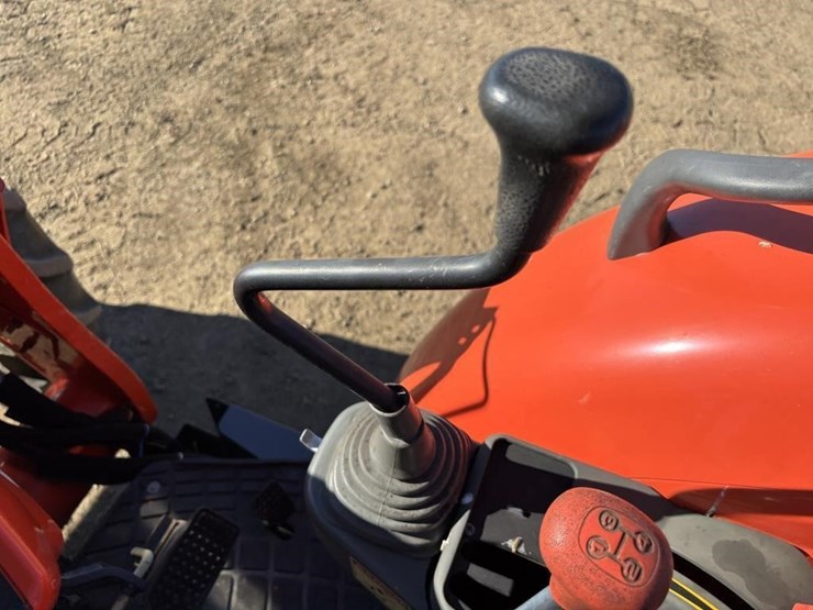 2019-kubota-m7060d-image-31