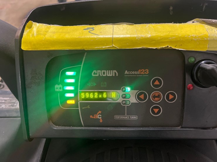 2015-crown-pe4500-60-image-3