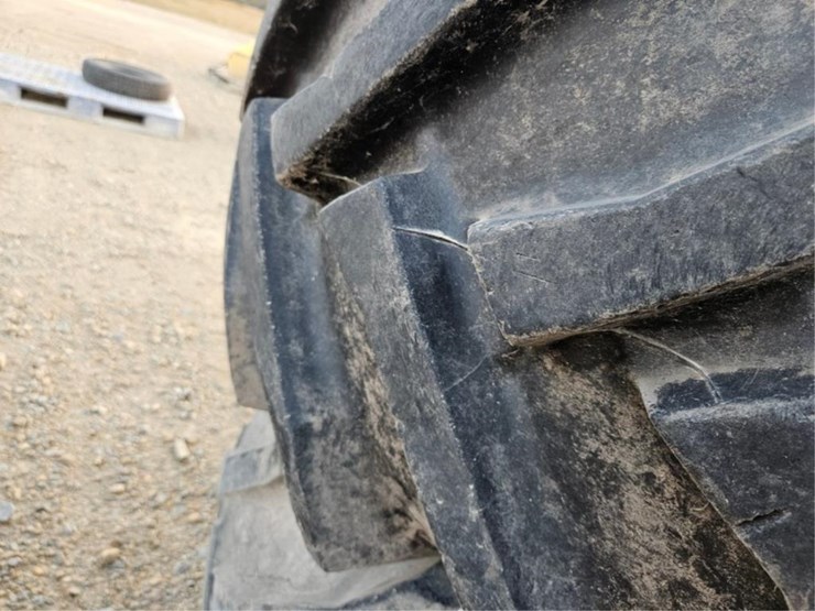 #3139-•-(2)-60/60/30.5-floater-tires-&-rims-image-7