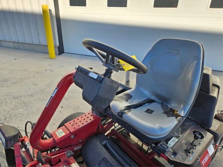 #3038-•-toro-3150-greens-mower-image-26