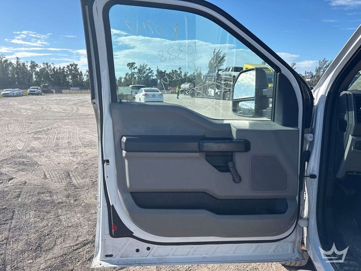 2017-ford-f-350-ext.-cab-pickup-truck-image-9