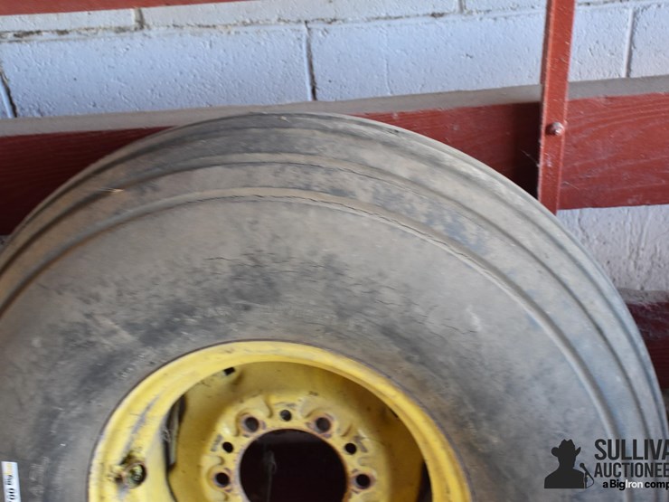 11l-14sl-tire-and-rim-image-2