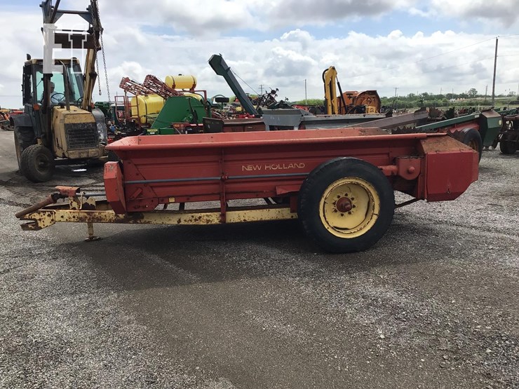 new-holland-512-image-4