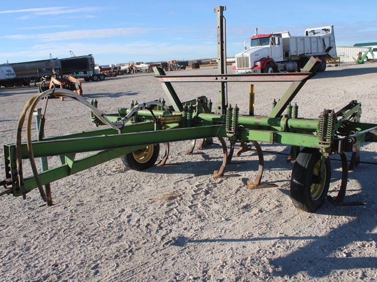 john-deere-100-image-31