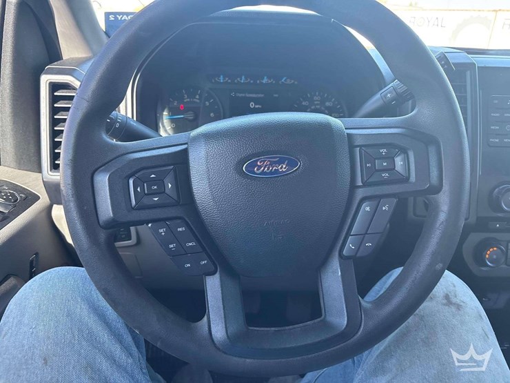 2015-ford-f-150-crew-cab-pickup-truck-image-13