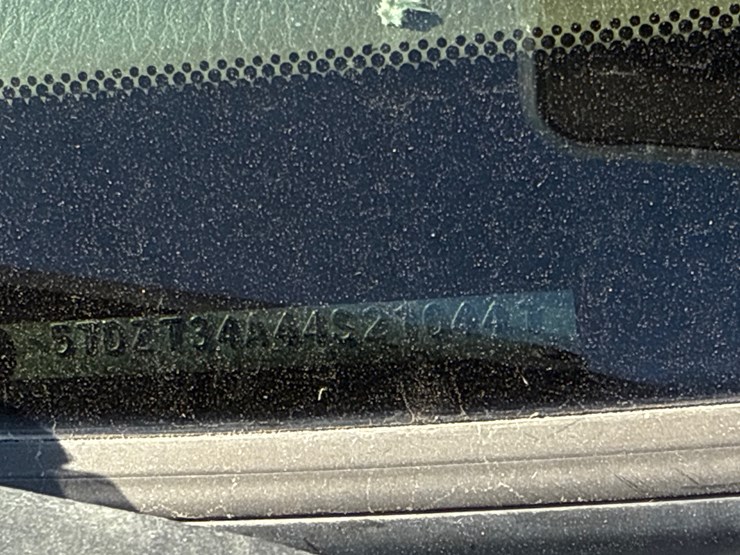 2004-toyota-sequoia-image-19