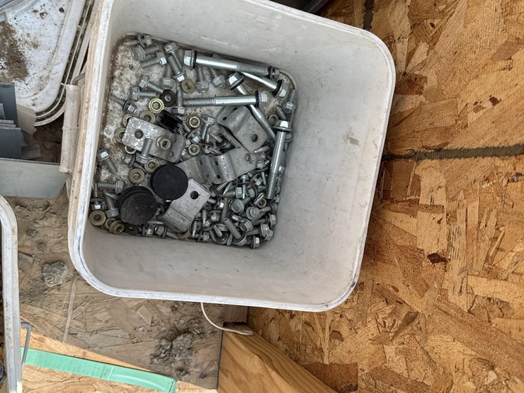 grain-bin-miscellaneous-bolts-&-parts-image-18
