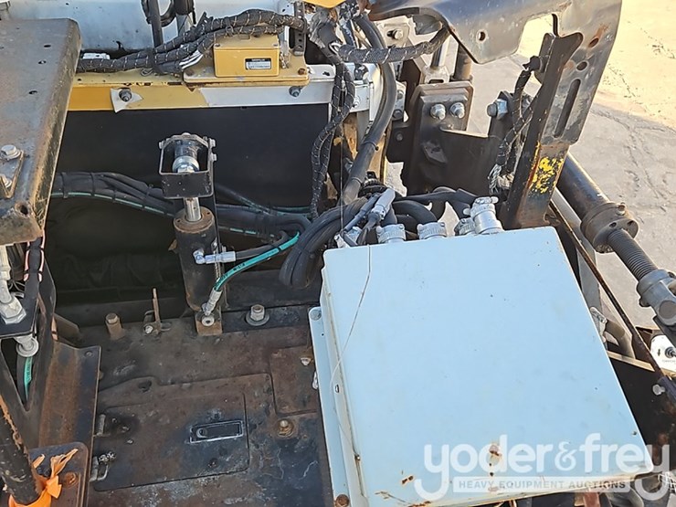 2015-caterpillar-ap-655d-image-21