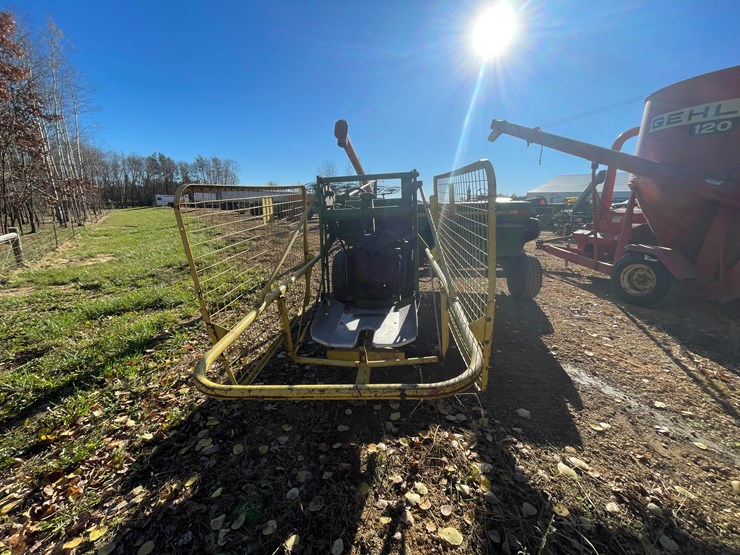 john-deere-336-image-4