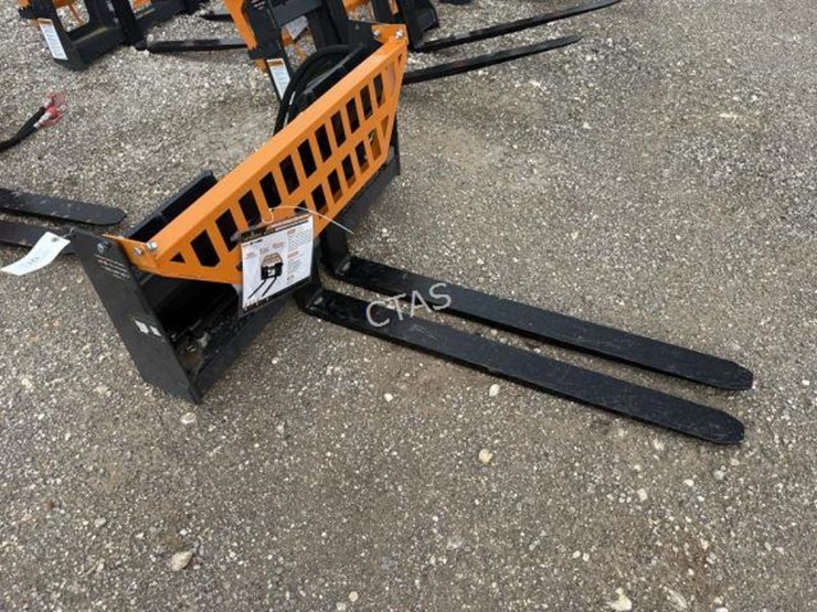 #121-•-heavy-duty-hydraulic-skid-steer-48"-forks-&-frame-image-1