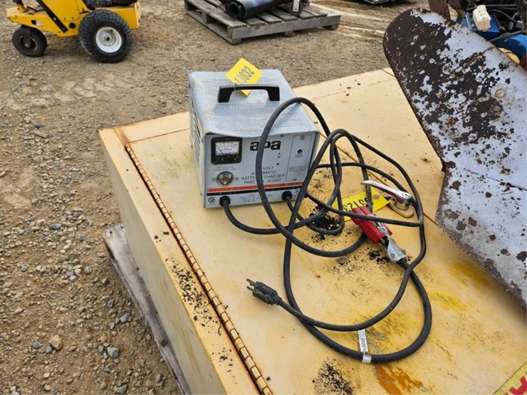 #3032-•-yale-automatic-24-volt-battery-charger-image-1