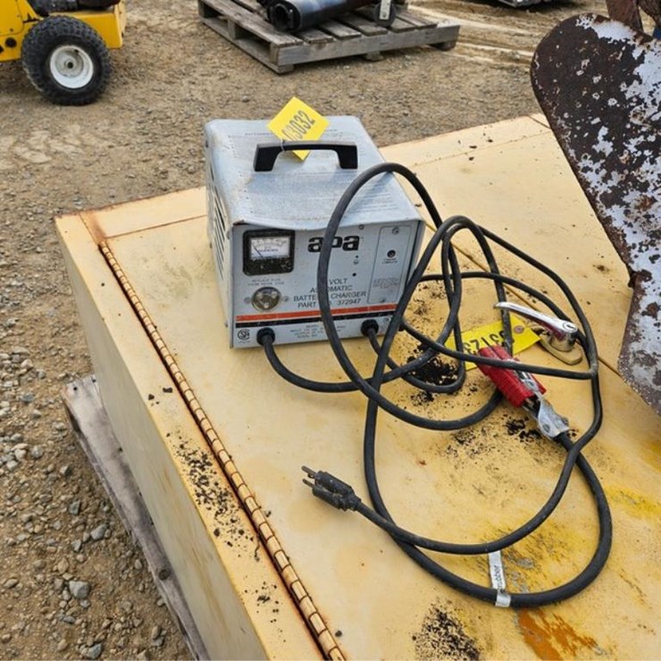 #3032 • Yale Automatic 24 Volt Battery Charger