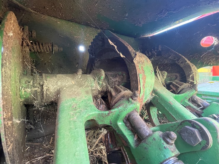 john-deere-336-image-29