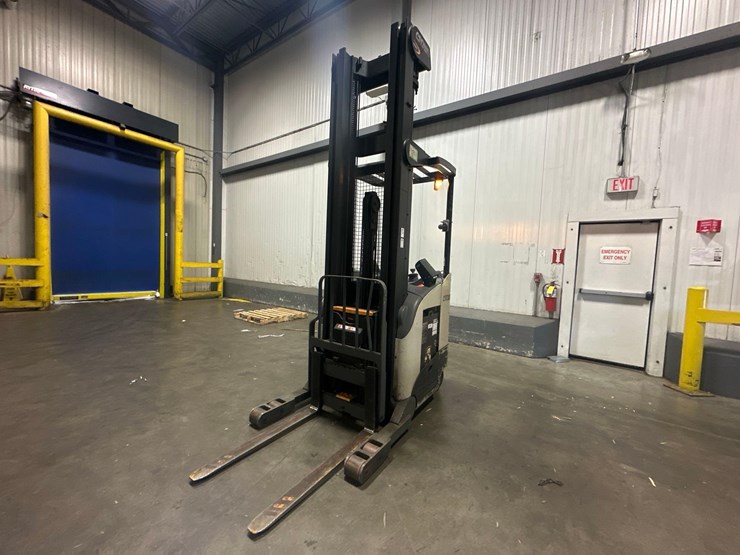 2019-crown-rr5725-35-image-2