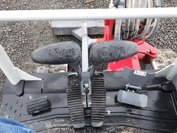 takeuchi-tb230-image-33