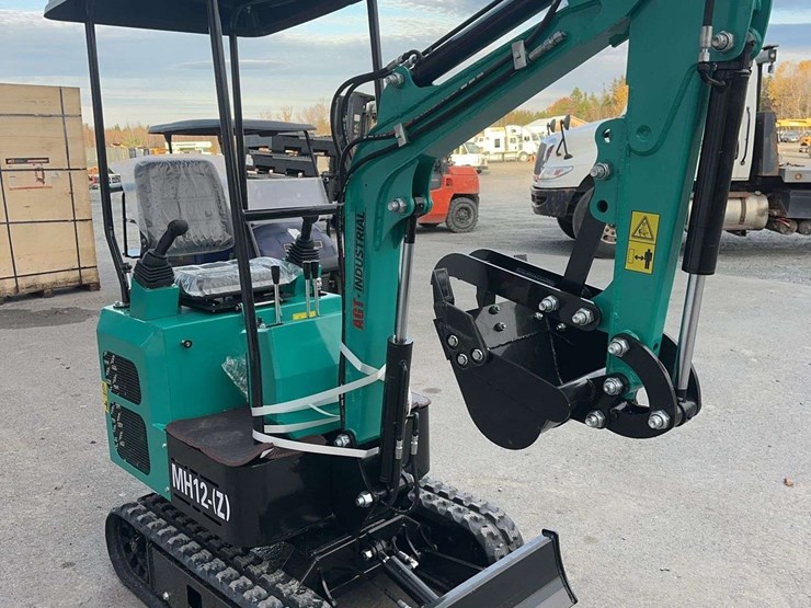 2025-agt-mh12z-mini-excavator-image-3