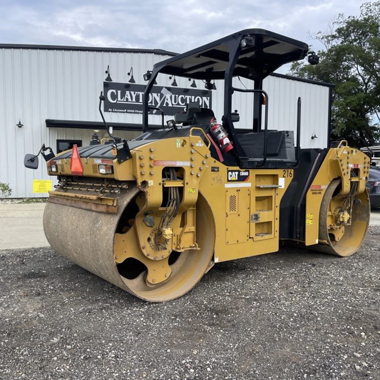 2017 CATERPILLAR CB66B