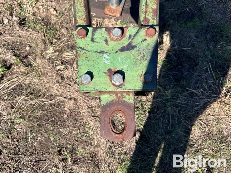 john-deere-235-image-9