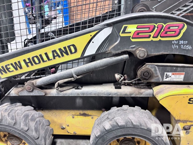 2011-new-holland-l218-image-25