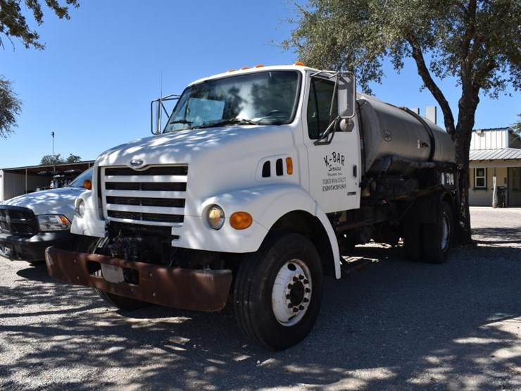 1999-sterling-oiling-truck-(will-not-build-air-pressure)-(vin-#-2fzhrjaa8xa-image-1