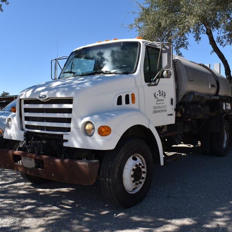 1999 STERLING OILING TRUCK (WILL NOT BUILD AIR PRESSURE) (VIN # 2FZHRJAA8XA