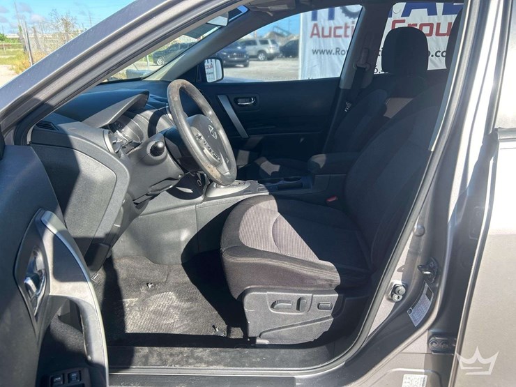 2013-nissan-rouge-suv-image-12