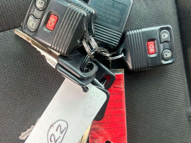 2016-ford-explorer-image-33