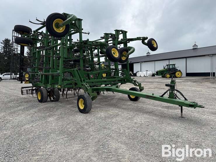 john-deere-2210-image-3